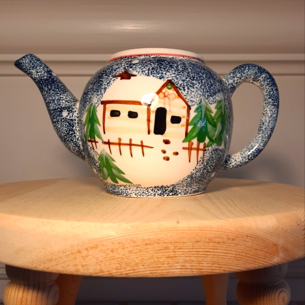 Decorative Teapot - Cabin & Fir Trees Detail
